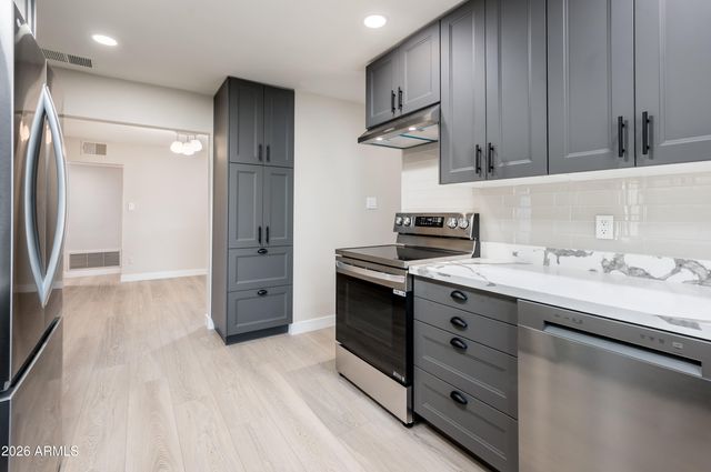 2111 W SOLANO Drive, Phoenix, AZ 85015