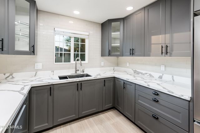 2111 W SOLANO Drive, Phoenix, AZ 85015