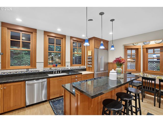 2658 Nw CORNELL Rd, Portland, OR 97210