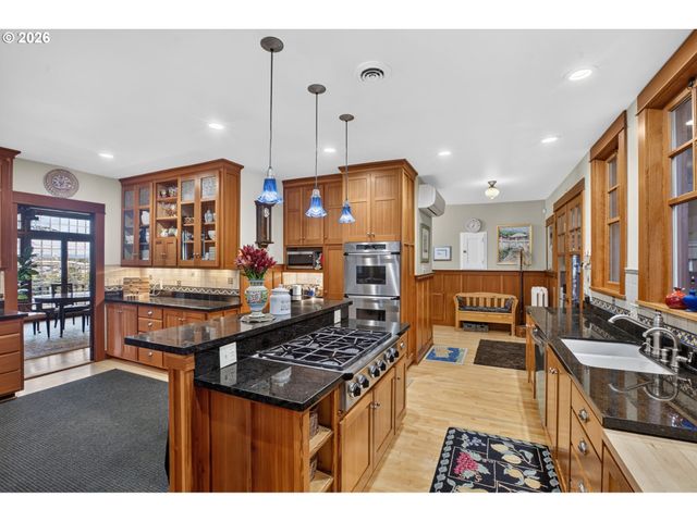 2658 Nw CORNELL Rd, Portland, OR 97210