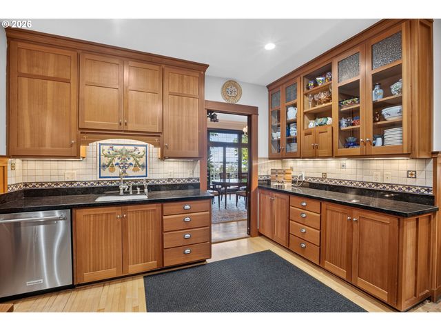 2658 Nw CORNELL Rd, Portland, OR 97210