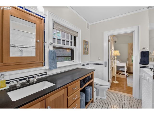 2658 Nw CORNELL Rd, Portland, OR 97210