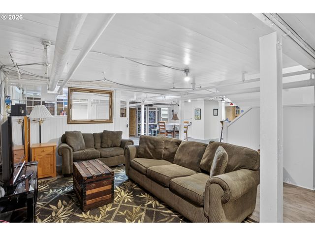 2658 Nw CORNELL Rd, Portland, OR 97210