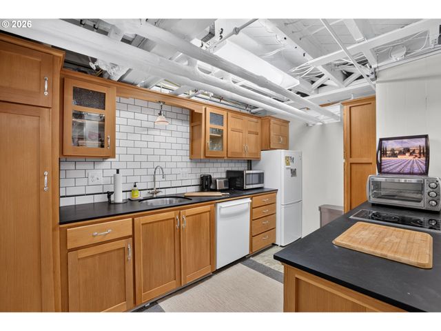 2658 Nw CORNELL Rd, Portland, OR 97210
