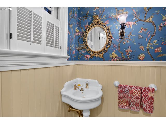 2658 Nw CORNELL Rd, Portland, OR 97210