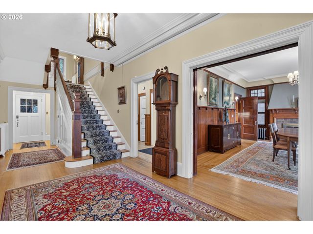 2658 Nw CORNELL Rd, Portland, OR 97210