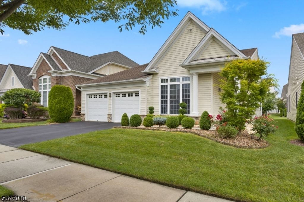 25 Copernicus Ct, East Windsor Twp., NJ 08512