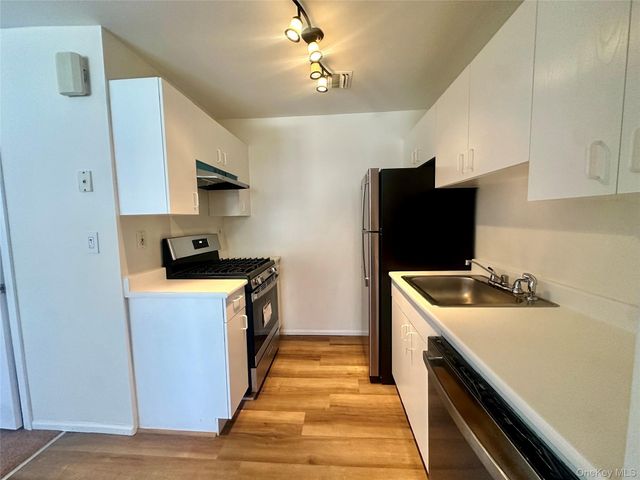 82 High Street 5, Chester, NY 10918