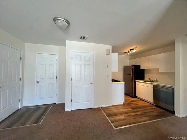 82 High Street 5, Chester, NY 10918