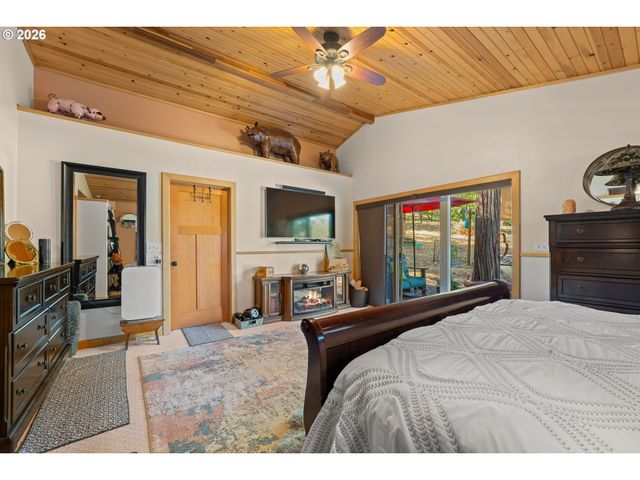 357 EL CONEJO Dr, Grants Pass, OR 97526