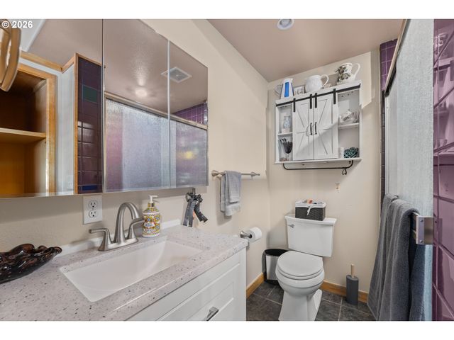 357 EL CONEJO Dr, Grants Pass, OR 97526