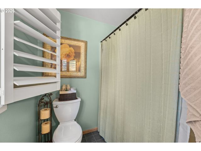 357 EL CONEJO Dr, Grants Pass, OR 97526