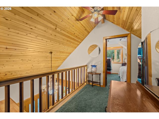 357 EL CONEJO Dr, Grants Pass, OR 97526