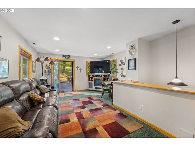 357 EL CONEJO Dr, Grants Pass, OR 97526