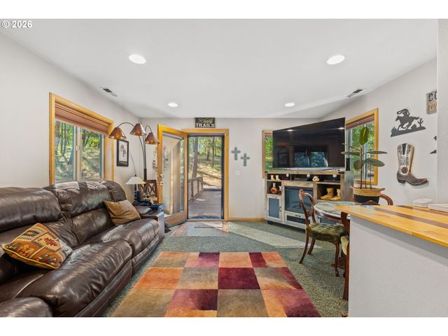 357 EL CONEJO Dr, Grants Pass, OR 97526