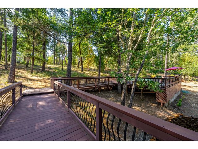 357 EL CONEJO Dr, Grants Pass, OR 97526