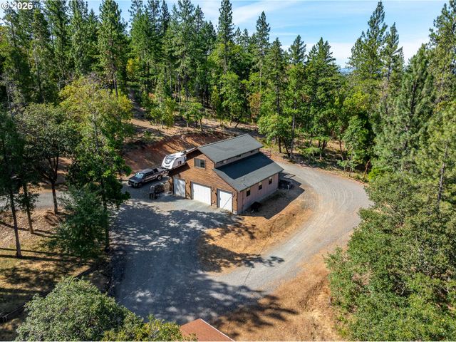 357 EL CONEJO Dr, Grants Pass, OR 97526