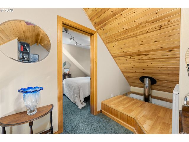 357 EL CONEJO Dr, Grants Pass, OR 97526