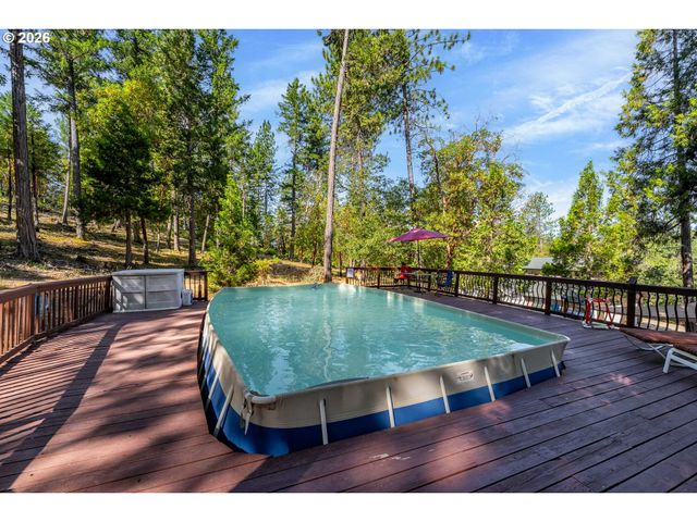 357 EL CONEJO Dr, Grants Pass, OR 97526