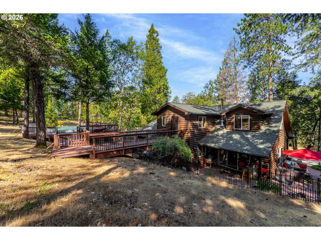 357 EL CONEJO Dr, Grants Pass, OR 97526