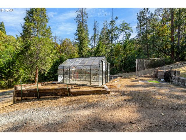 357 EL CONEJO Dr, Grants Pass, OR 97526