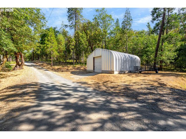 357 EL CONEJO Dr, Grants Pass, OR 97526