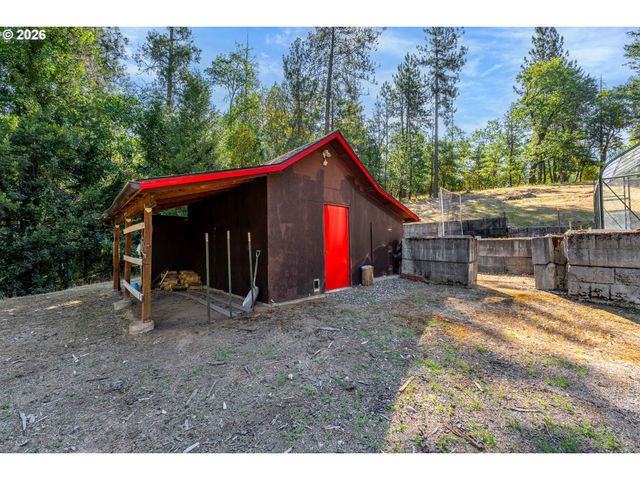 357 EL CONEJO Dr, Grants Pass, OR 97526