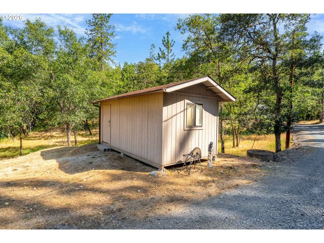 357 EL CONEJO Dr, Grants Pass, OR 97526