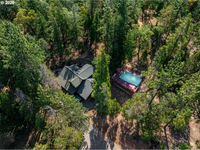 357 EL CONEJO Dr, Grants Pass, OR 97526