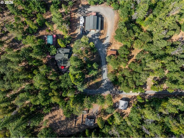 357 EL CONEJO Dr, Grants Pass, OR 97526