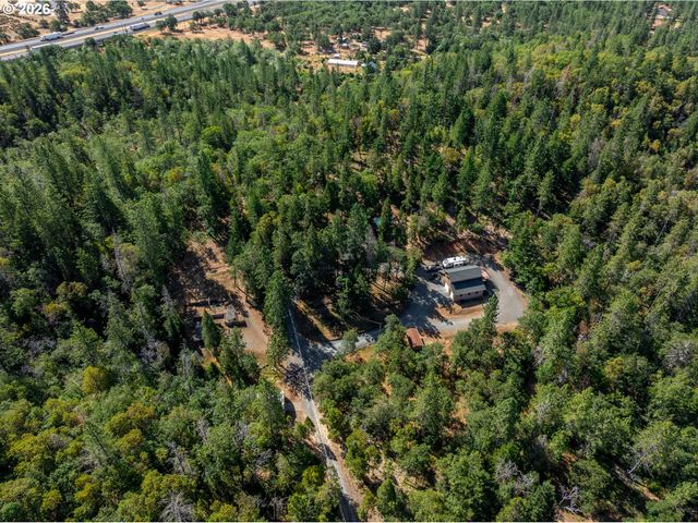 357 EL CONEJO Dr, Grants Pass, OR 97526