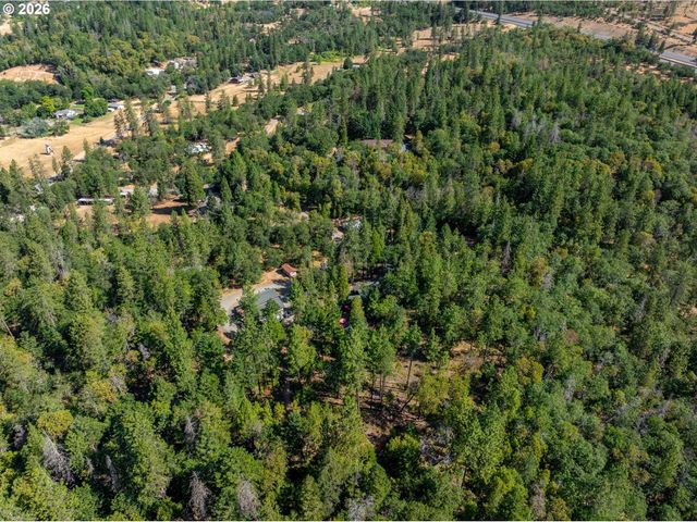 357 EL CONEJO Dr, Grants Pass, OR 97526