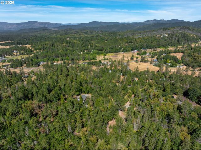 357 EL CONEJO Dr, Grants Pass, OR 97526