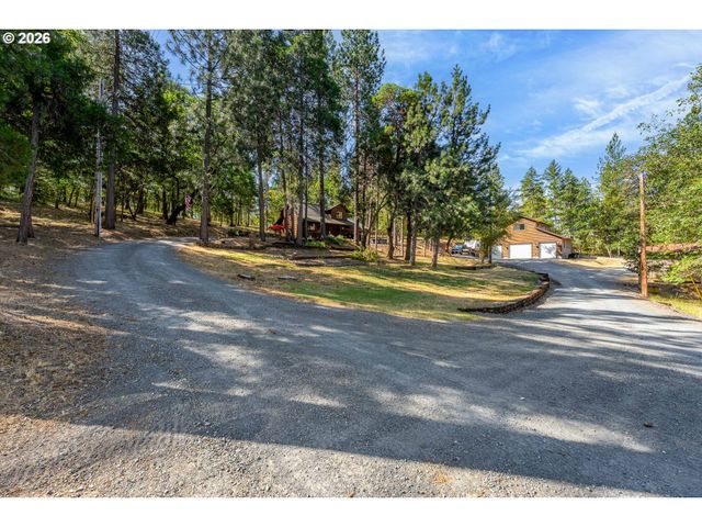 357 EL CONEJO Dr, Grants Pass, OR 97526