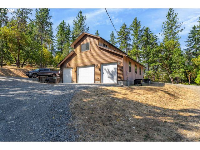 357 EL CONEJO Dr, Grants Pass, OR 97526