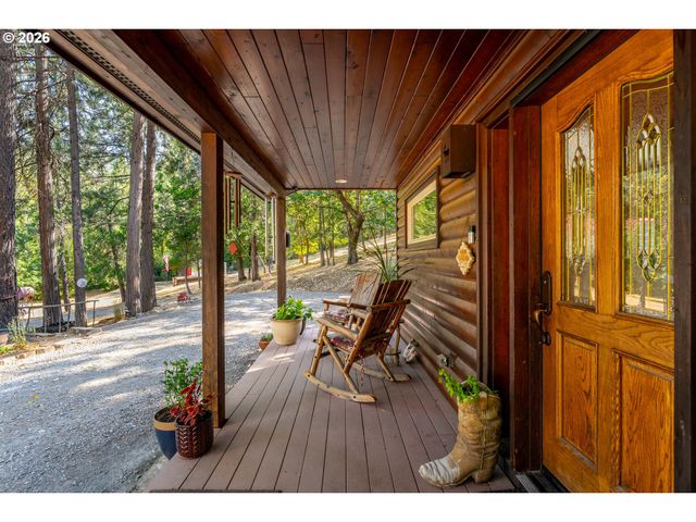 357 EL CONEJO Dr, Grants Pass, OR 97526