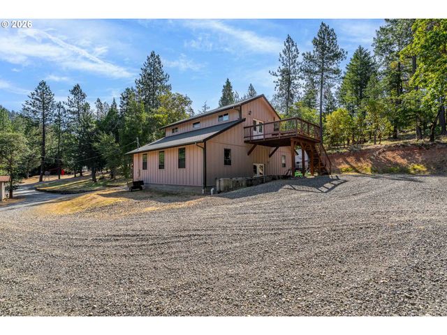 357 EL CONEJO Dr, Grants Pass, OR 97526