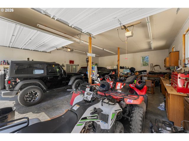 357 EL CONEJO Dr, Grants Pass, OR 97526