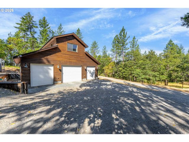 357 EL CONEJO Dr, Grants Pass, OR 97526