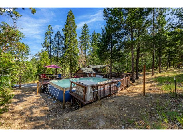 357 EL CONEJO Dr, Grants Pass, OR 97526