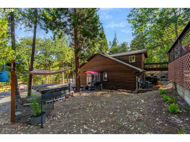 357 EL CONEJO Dr, Grants Pass, OR 97526