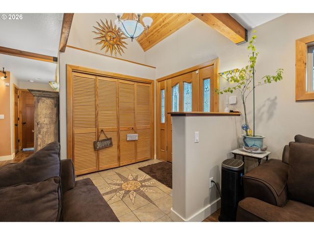 357 EL CONEJO Dr, Grants Pass, OR 97526