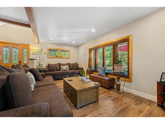 357 EL CONEJO Dr, Grants Pass, OR 97526