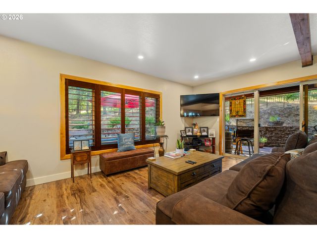 357 EL CONEJO Dr, Grants Pass, OR 97526