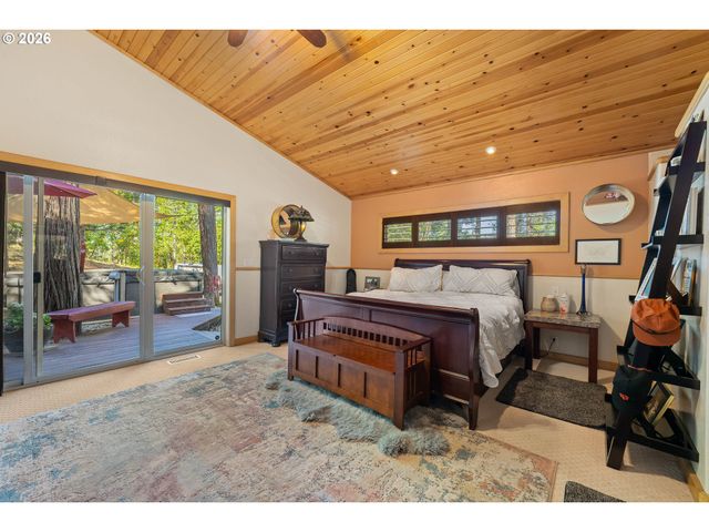 357 EL CONEJO Dr, Grants Pass, OR 97526