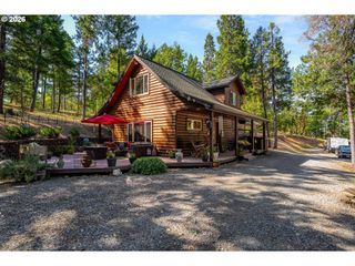 357 EL CONEJO Dr, Grants Pass, OR 97526