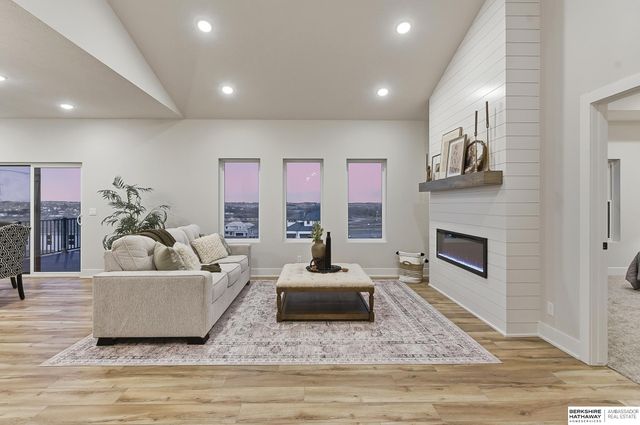 10901 N 161 Street, Bennington, NE 68007