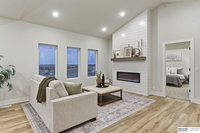 10901 N 161 Street, Bennington, NE 68007