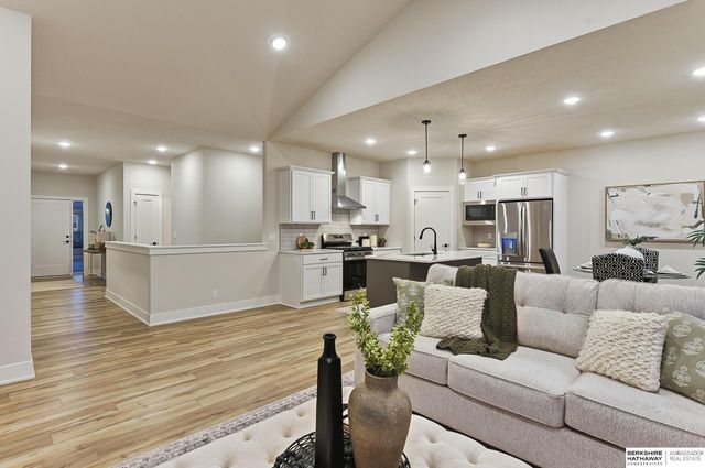 10901 N 161 Street, Bennington, NE 68007