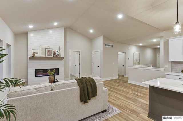 10901 N 161 Street, Bennington, NE 68007